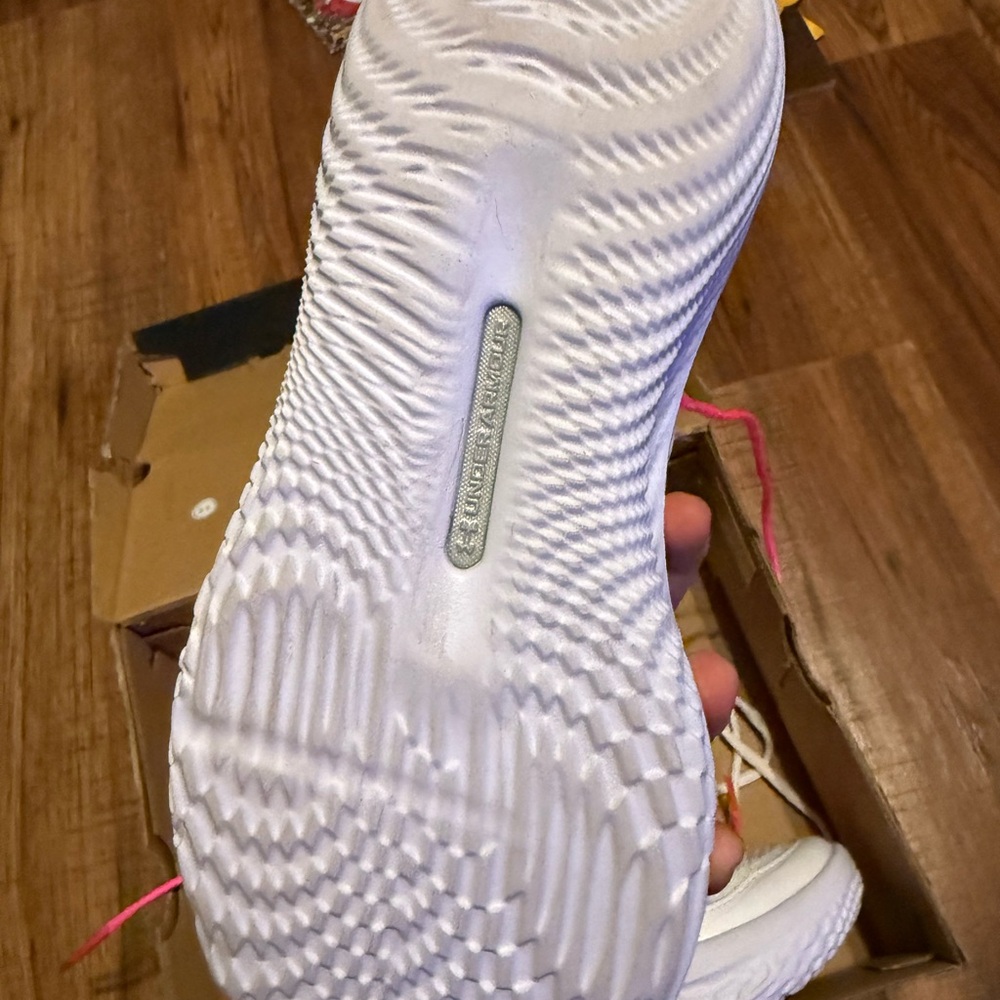 Women’s under armor basketball shoes - Picture 8 of 11